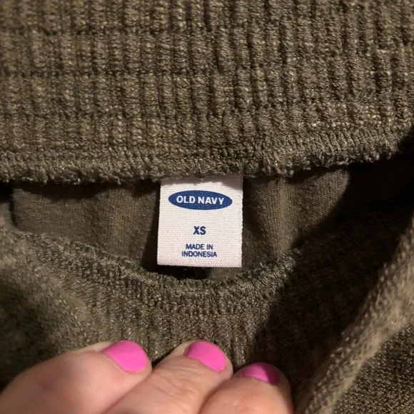 Women’s Olive Knit Pull-On Shorts Old Navy XS - Picture 2 of 3